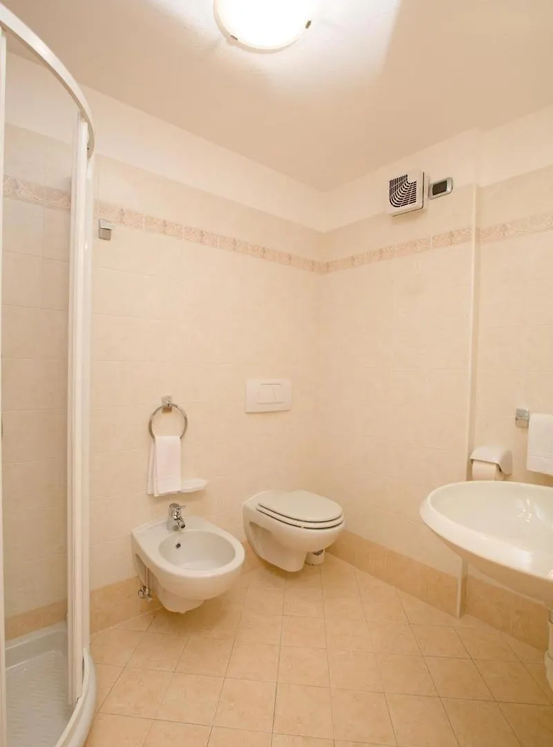 ליביניו Hotel Garni Al Plan