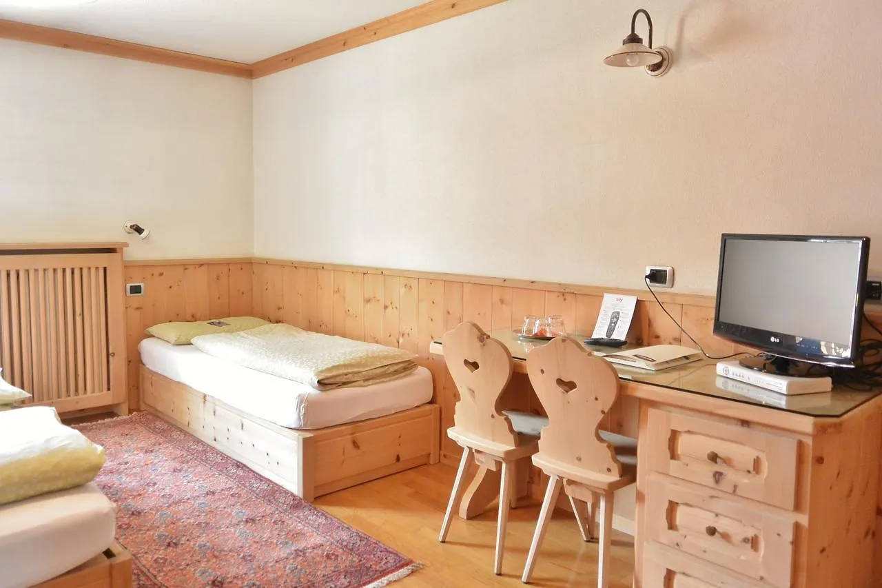ליביניו Hotel Garni Al Plan 3*,