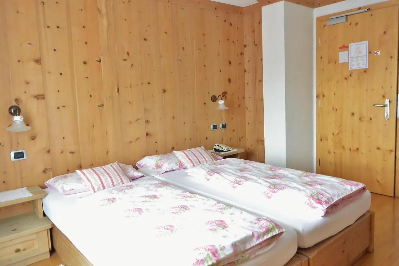ליביניו Hotel Garni Al Plan
