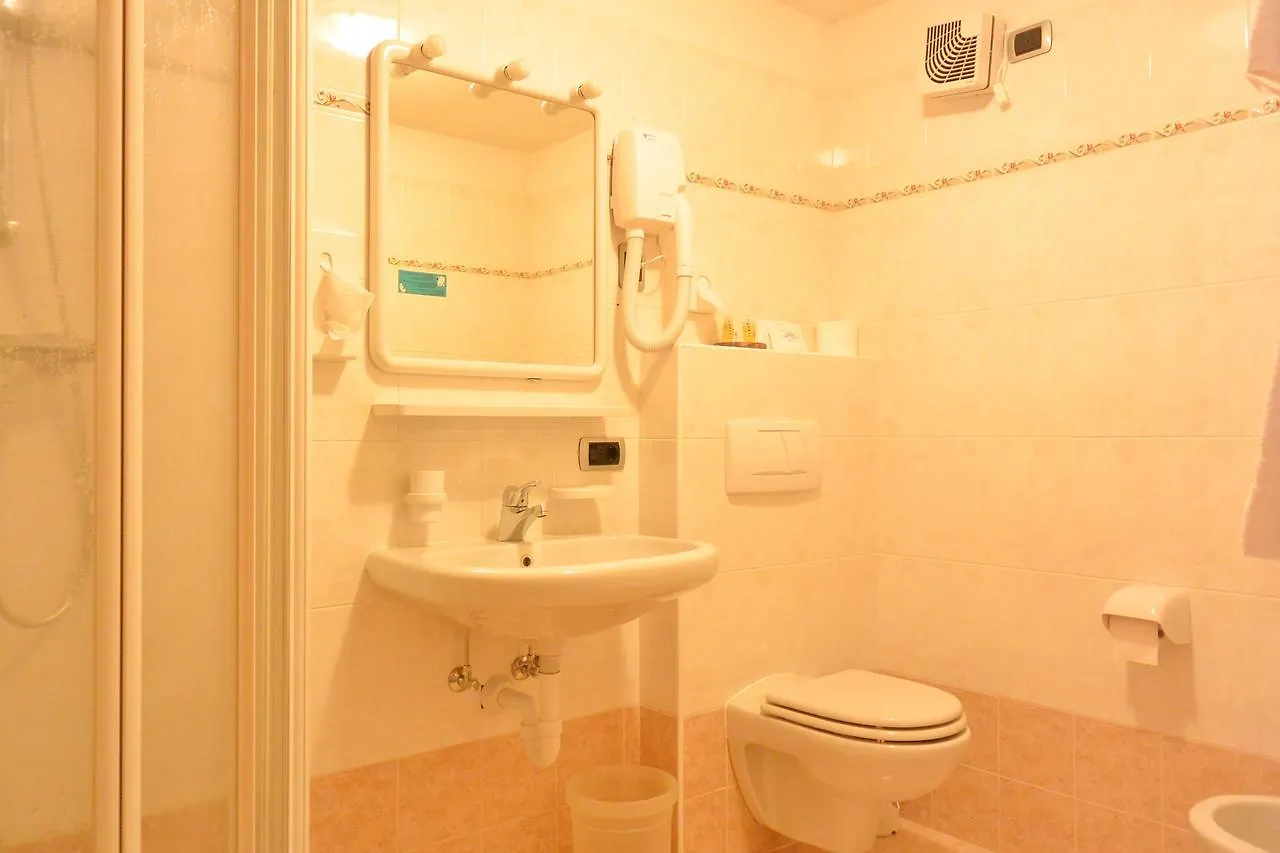 ליביניו Hotel Garni Al Plan